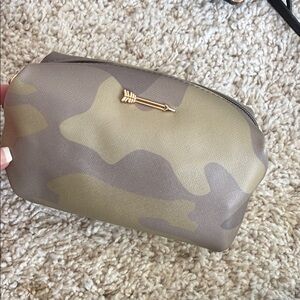 Stella & Dot Camouflage Cosmetic Bag with Gold Arrow